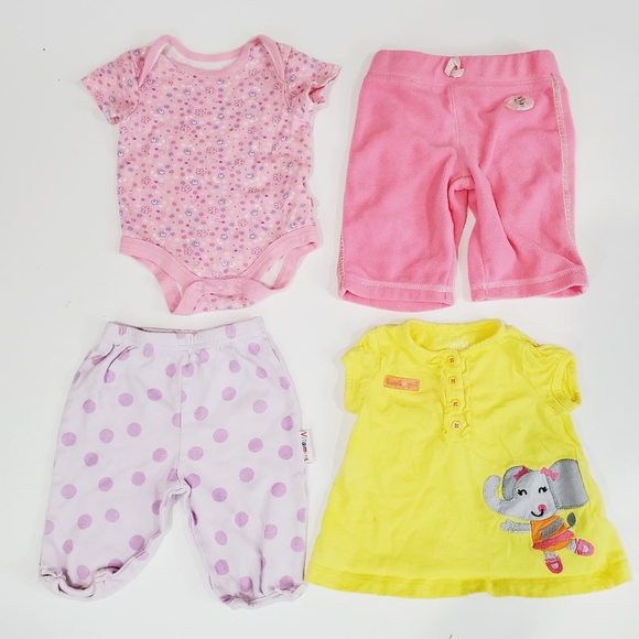 8 pc Mix & Match Outfits Bundle Size 0-3M Disney - Picture 5 of 7